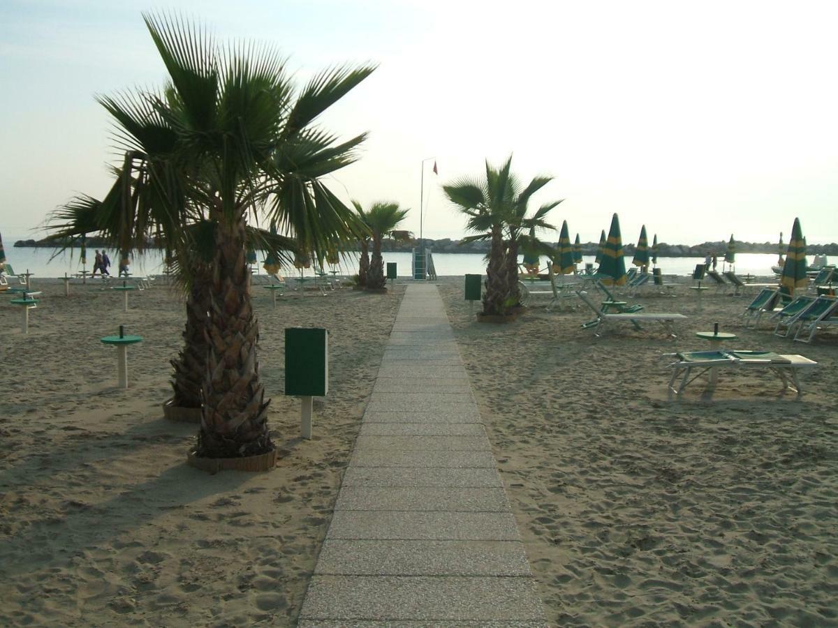 Residence Nobel Rimini Buitenkant foto